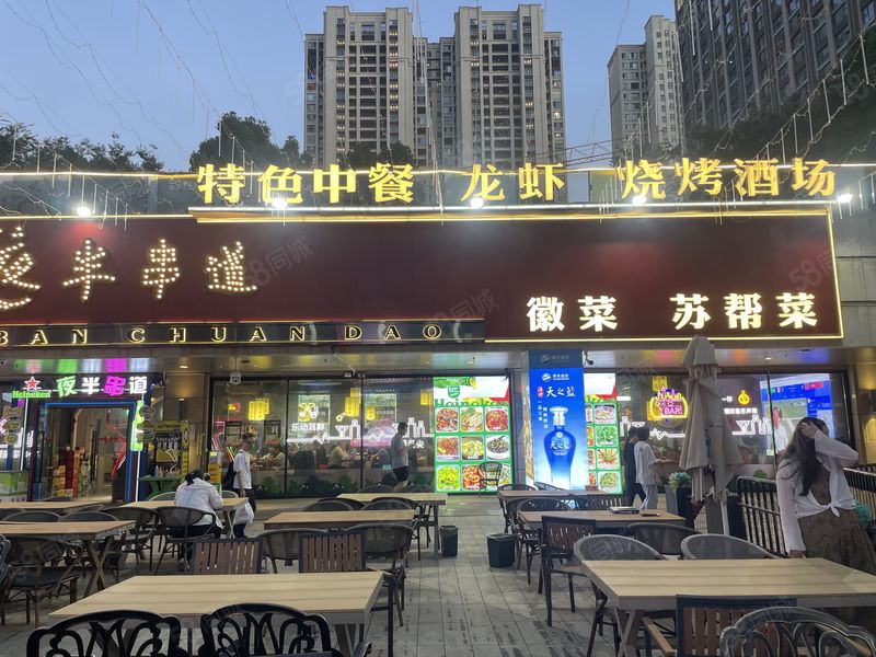千铺通 推荐新资源 吴江区未来广场纯一楼大门头夜宵烧烤店转让