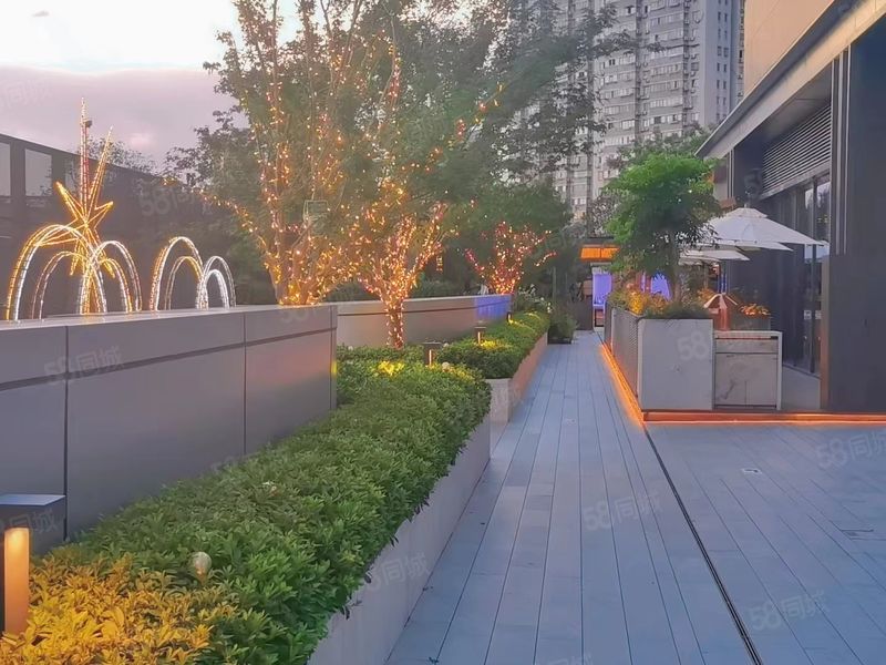 新街口米其林餐饮聚集地 特色带观光露台 招品牌餐饮