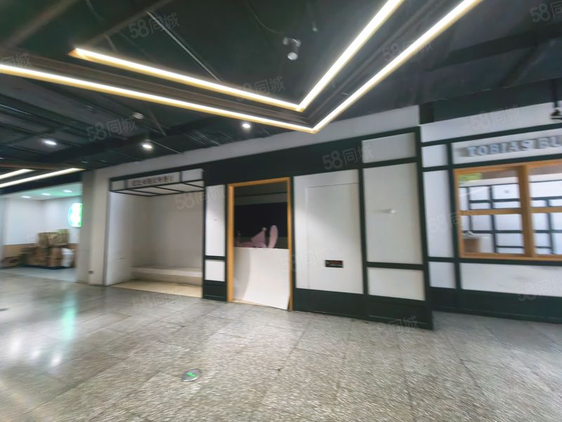 观音桥成熟写字楼出入口旁,带餐饮装修人流量大适合餐饮咖啡饮品