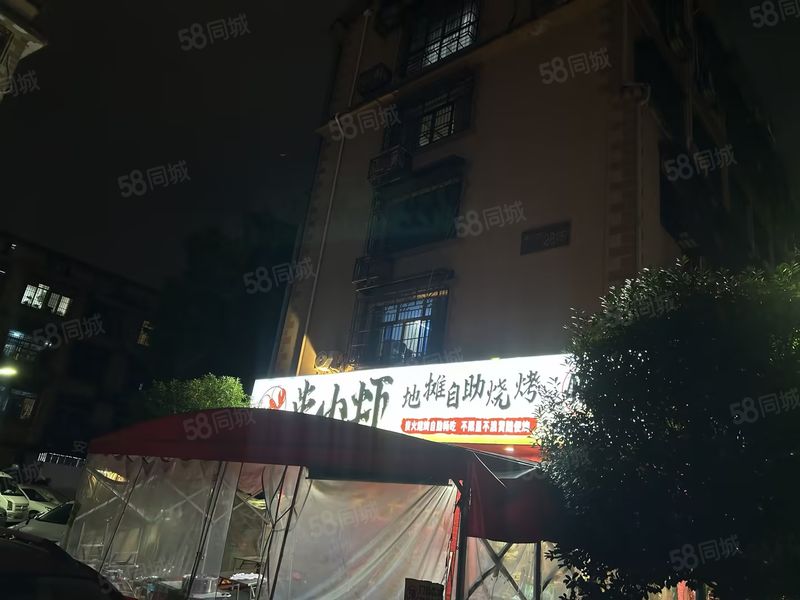 T急转！星沙四区拐角品牌烧烤餐饮夜宵店带外摆低价转让2718