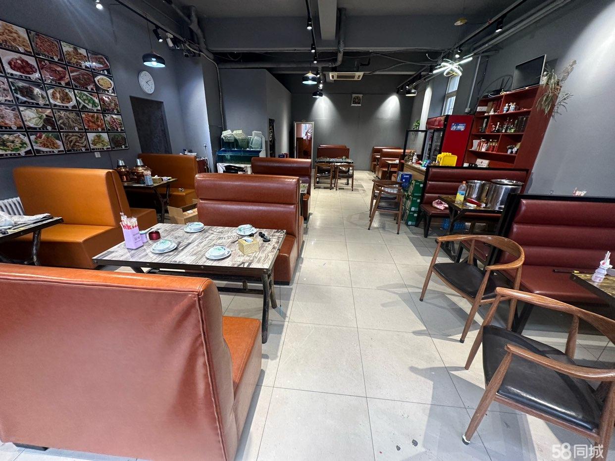 成熟烧烤店带设备转让,两个大门头,门外宽敞,放20张桌没问题
