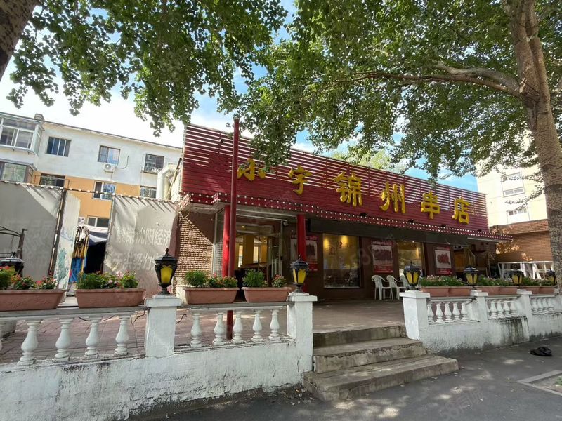 临街露台小院纯一180平店铺直租无兑费