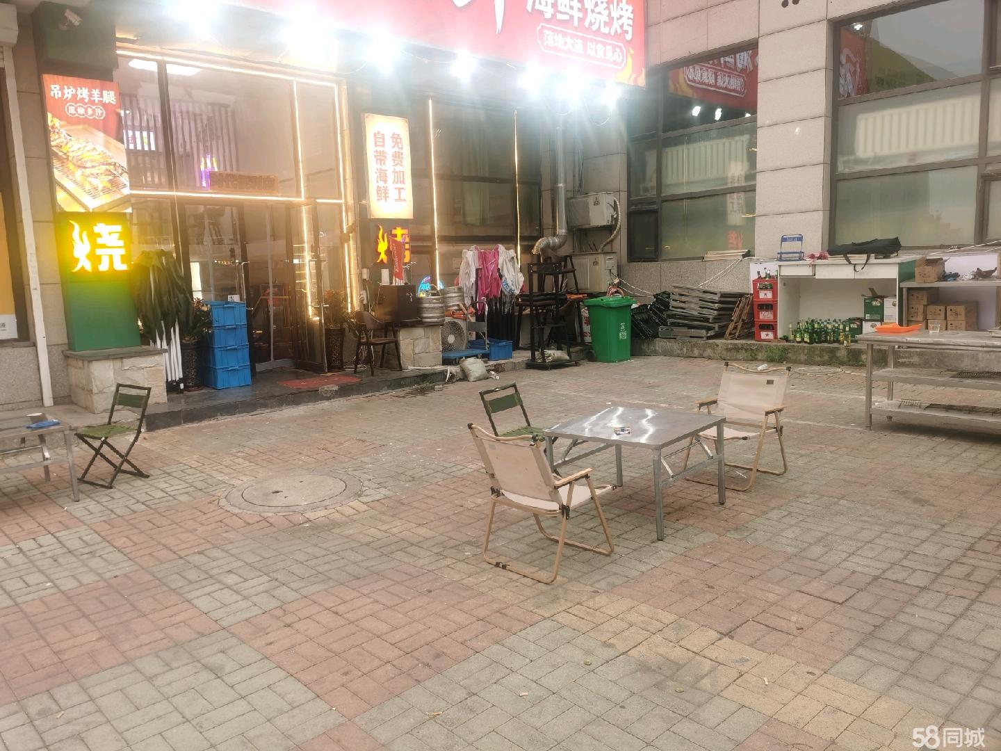 大门头,装修好,带所有烧烤设备,接受就能干,有两个大包间