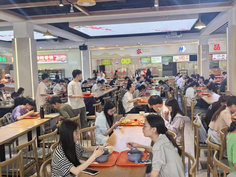 夫妻档优先,食材可以自采,开学期间封闭管理,要求出餐快适合打