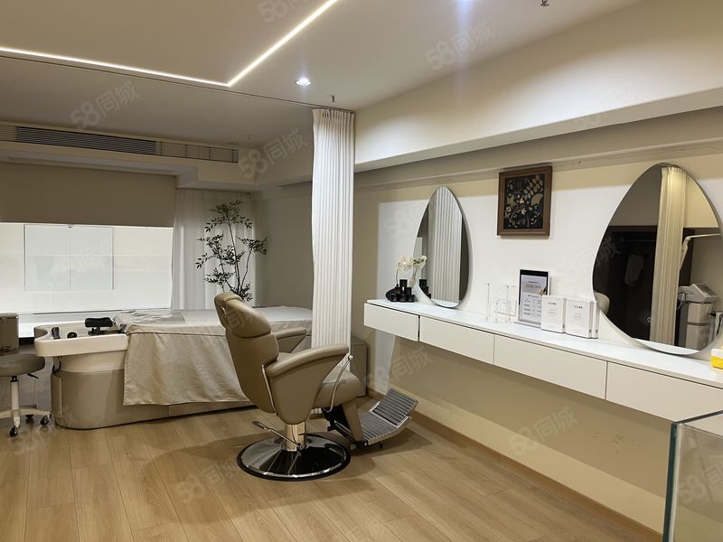 奕宏(Y31)品牌精装修养发馆转让 吾悦广场二楼东侧第一家