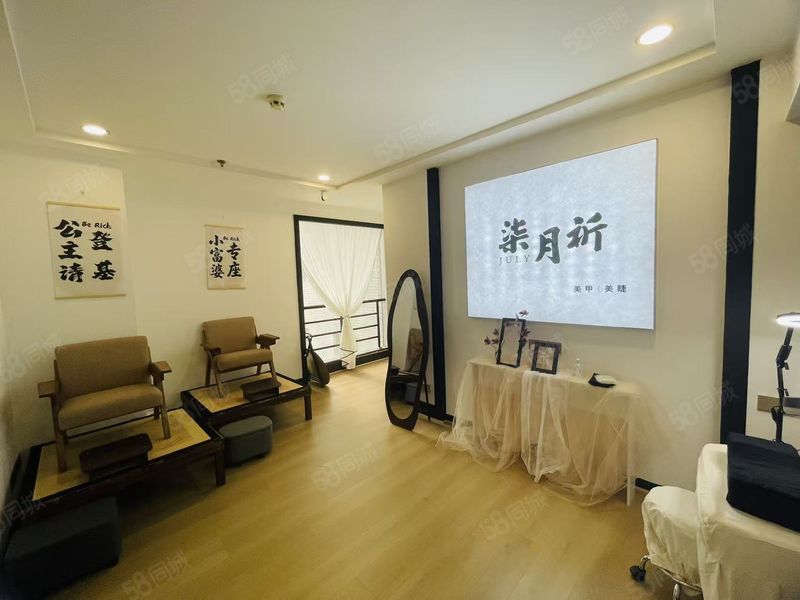 五一广场美甲店全新未开业低价转让 11065