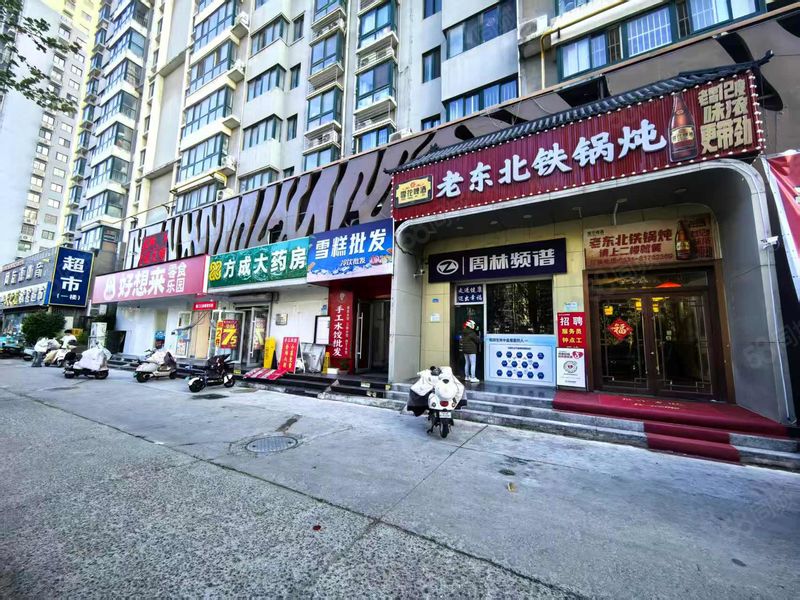 (闪 铺商业)经十路主干道超宽门脸铁锅炖店!也可经营其他业态