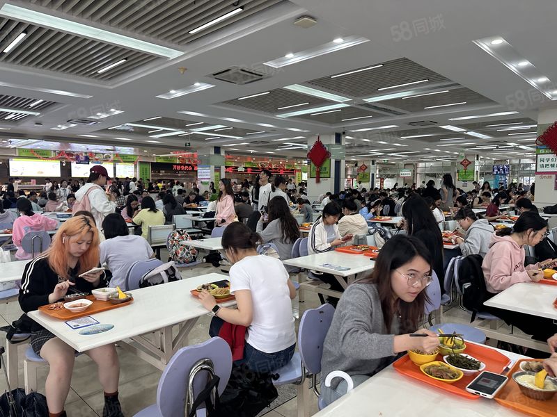 一万人高校宿舍核心区主食堂一楼档口招租，产品不限，先到先得