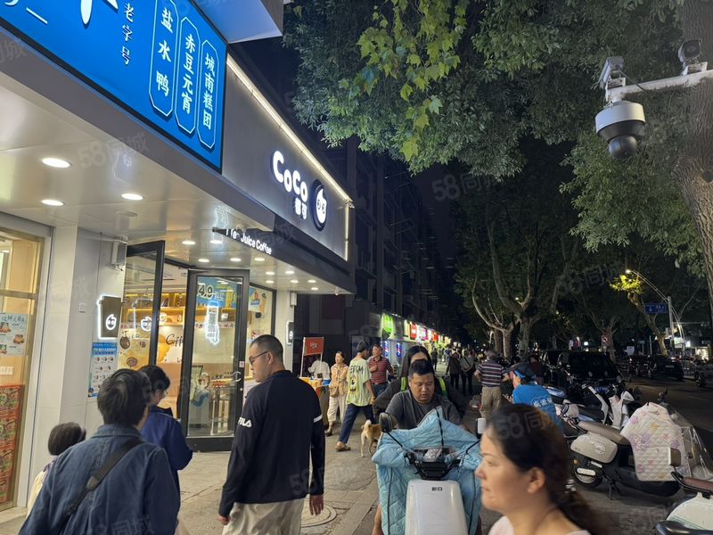 建邺南湖东路 美食天堂 网红商业街 CoCo奶茶同排