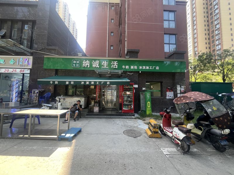 奕宏（Y31）灞桥纺织城大型小区门口头铺鲜奶店转让 可空转
