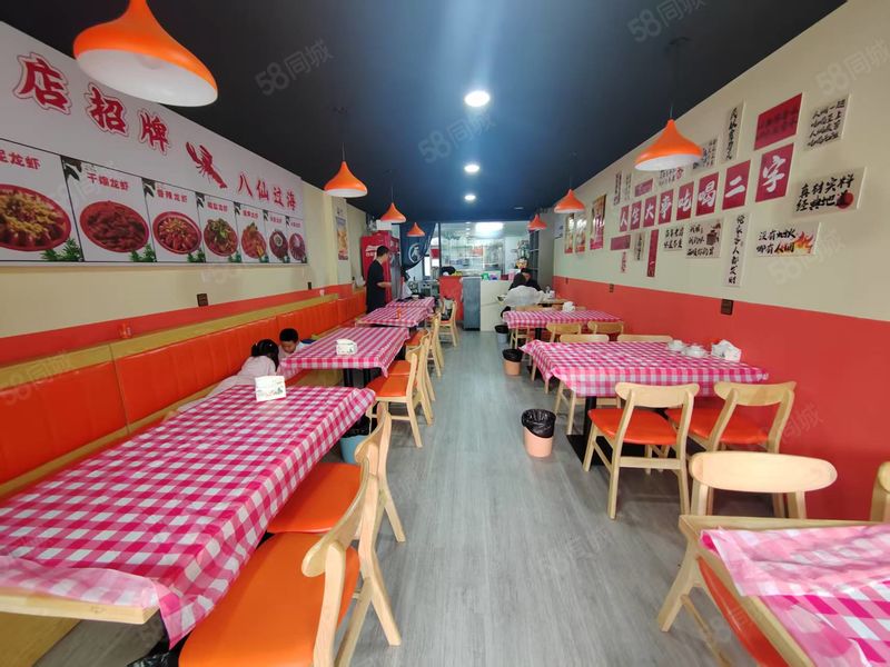 经营中龙虾店转让，可做任何重餐饮，开通天燃气可转让可出租冷天