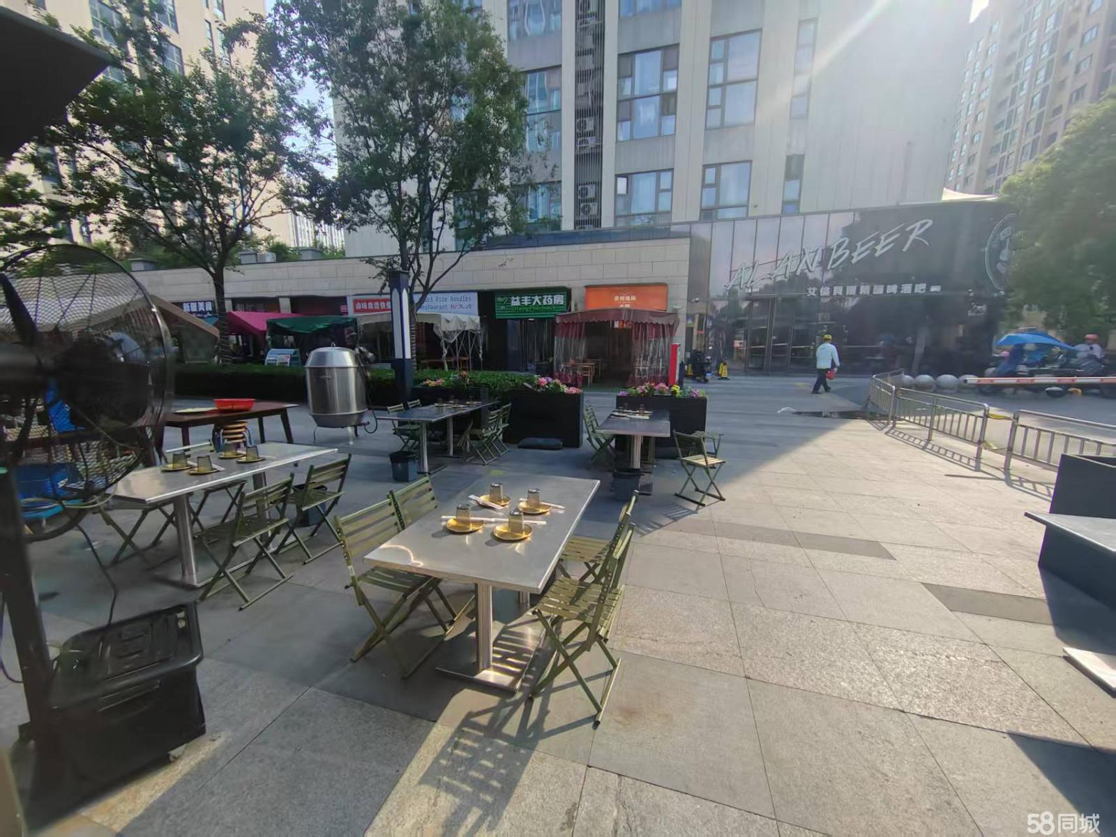 烧烤烤串炒菜大排档店转让，九亭中心沪亭北路，门口可外摆