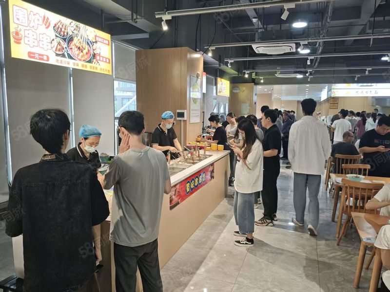 雁塔区大华产业园食堂二楼2楼50平档口转让。