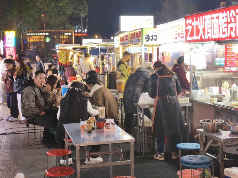 人流李村步行街夜市摊位直租 超大门头可做各种餐饮小吃奶茶