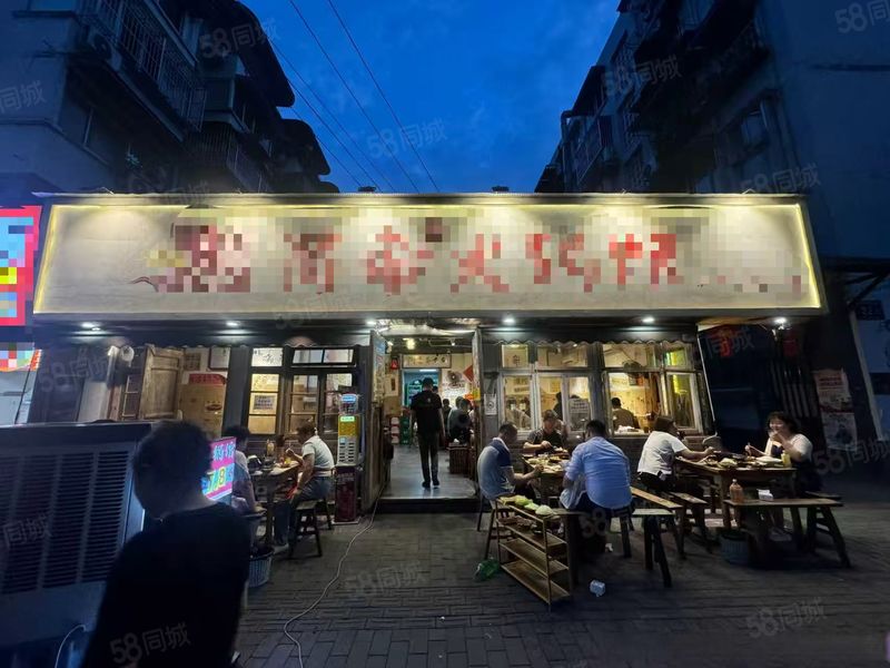 日流水8千 P嘉定城区仓场路三开门餐饮火锅烧烤店转让！人气旺