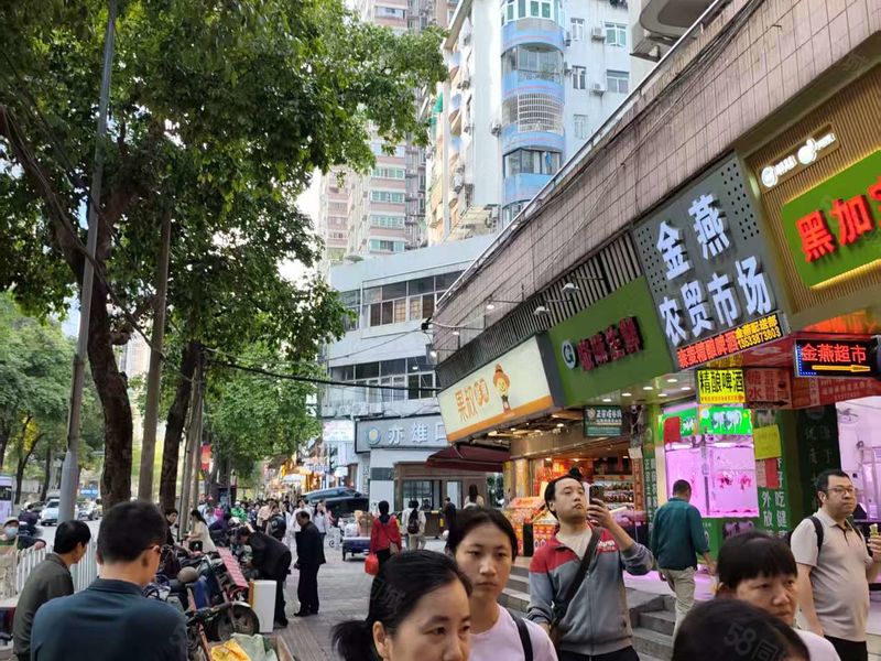 粤垦路咖啡转让，店内精装，全天人流，年轻人多消费高，百态皆宜