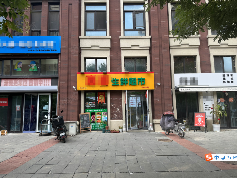 高层社区大门口果蔬食品店整体转让 精装修 设施设备货物齐全
