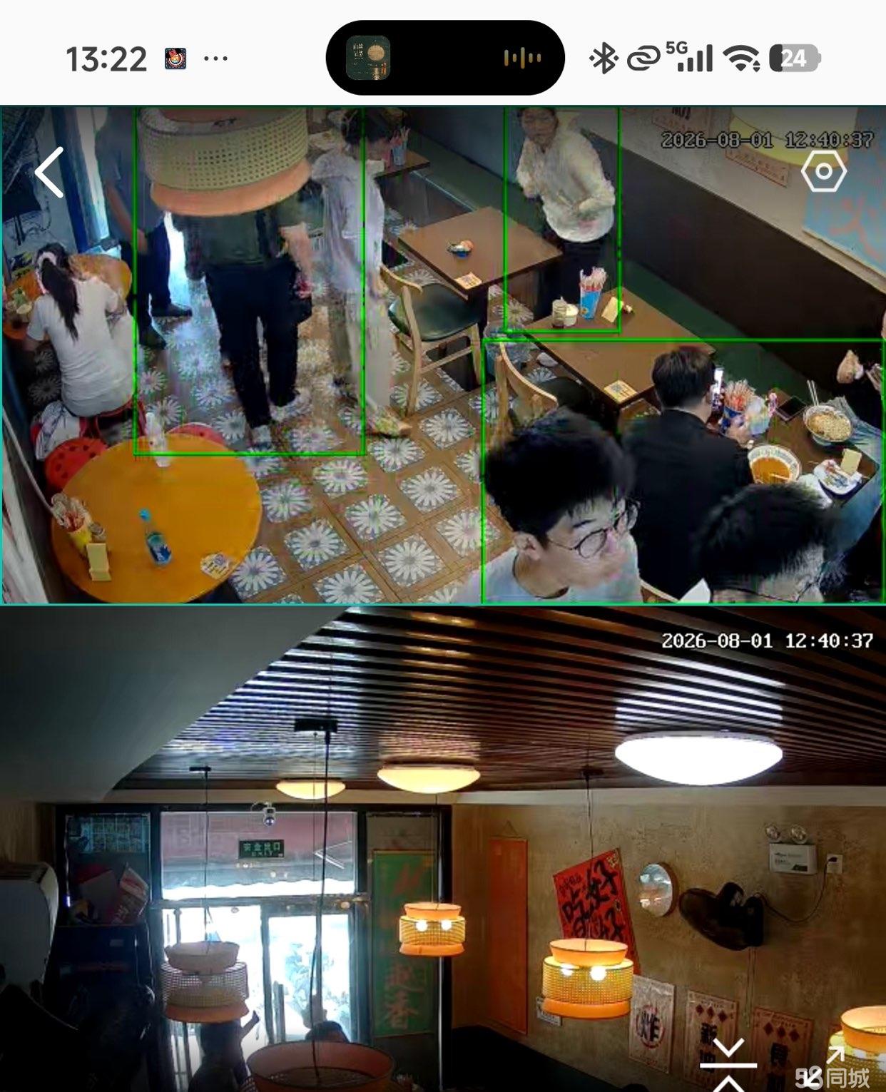 中的店铺主做面和炸串
