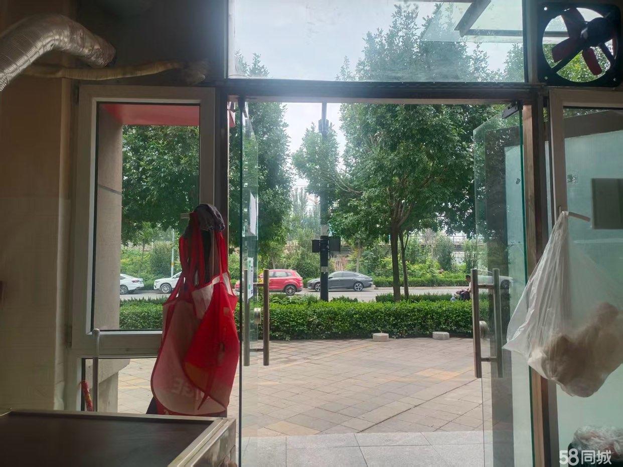 临街旺铺整体转让，设备齐全，包教技术接手直接营业，直接赚钱