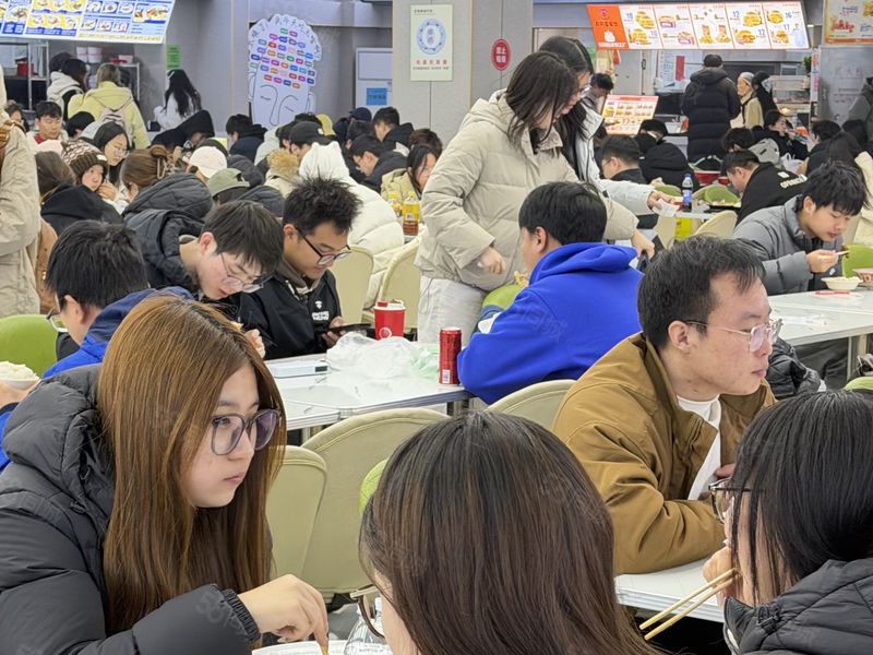 航空航天档口招租，零房租，客源稳定，可做各种小吃，包教技术