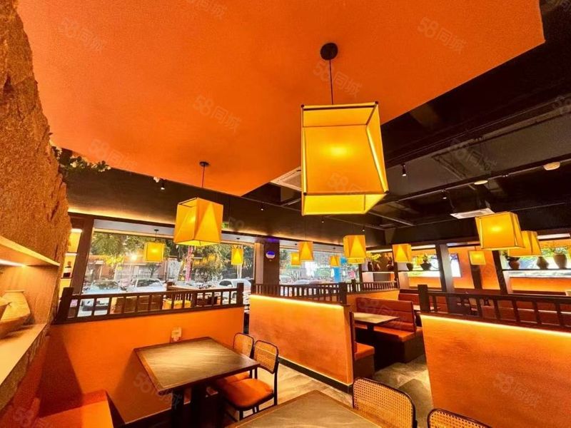 金山沿街一楼大面宽新装餐饮店转让450平租金42500